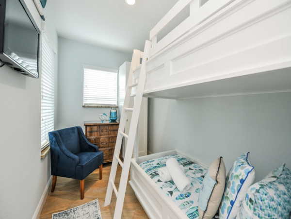6 Bedroom No Roads to Cross to Beach Anna Maria Rental